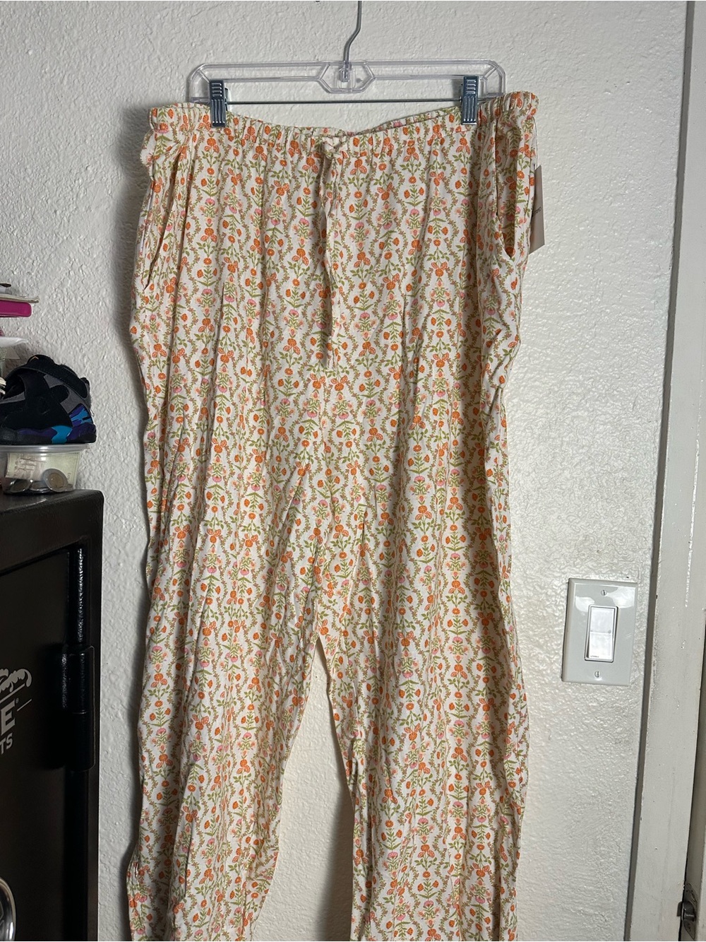 SOLID & STRIPED Cream Floral Drawstring Pants wrinkly